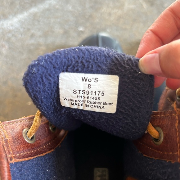 Sperry Saltwater Duck Boots – Waterproof, Classic Cold Weather Staple - Picture 3 of 4